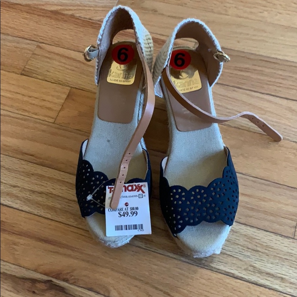Kanna Size 6 Espadrille with navy front